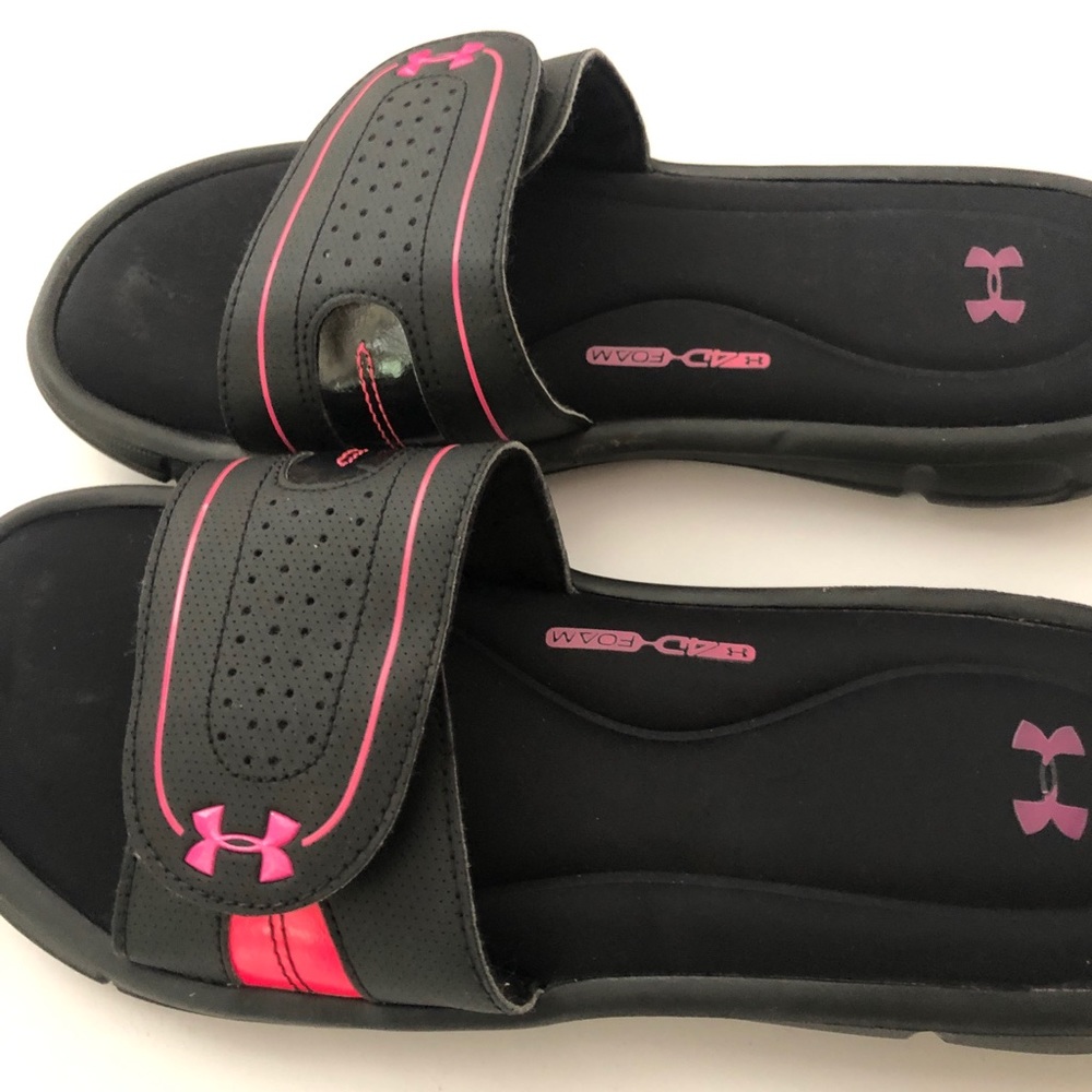 Under armor women’s size 8 slides new without tags